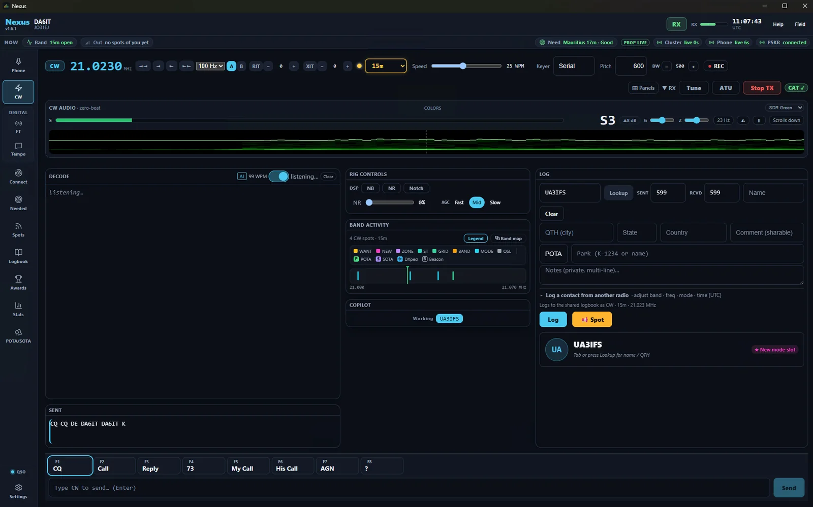Nexus CW-Cockpit auf 15 Meter mit Decode-Bereich, Band Activity, Log-Feldern und Funktionstasten für CQ, Reply und 73.